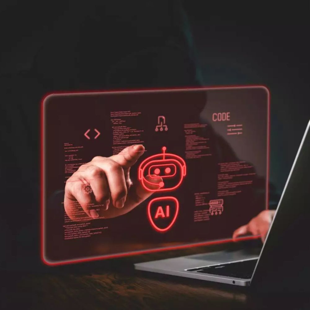 En person pekar på en digital röd hologramdisplay med AI-symboler och kod framför en laptop.